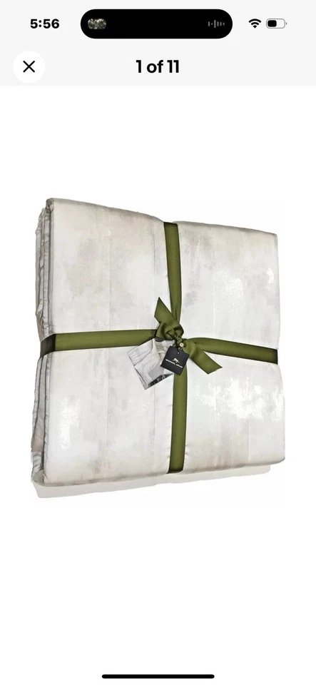 Edredón/cubreverlet Michael Aram estampado acuarela puro 100 % seda texturizado. Valor de $750 Foto 3 de 4