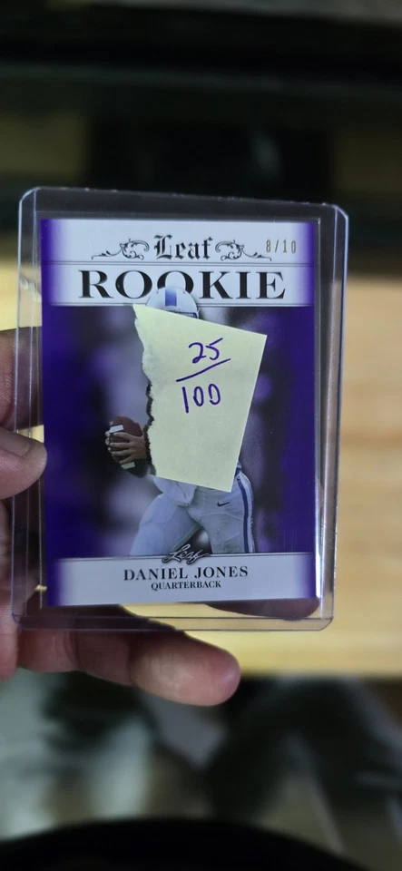 🏈 Daniel Jones 2019 Leaf ROOKIE Logro RARO/10 🔥 COLTS Blue Devil GIANTS Foto 4 de 4