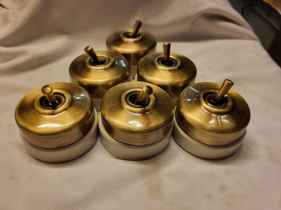 CONJUNTO DE BOTÕES INTERRUPTOR ELÉTRICO ACABAMENTO ANTIGO 6 LATÃO E CERÂMICA 1 VIA DECORAÇÃO SIMPLES - Imagem 2 de 4