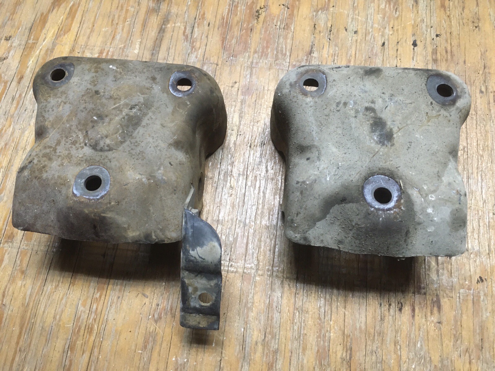 Chevy 454 TBI Clamshell Engine Mounts With Center Bolts eBay