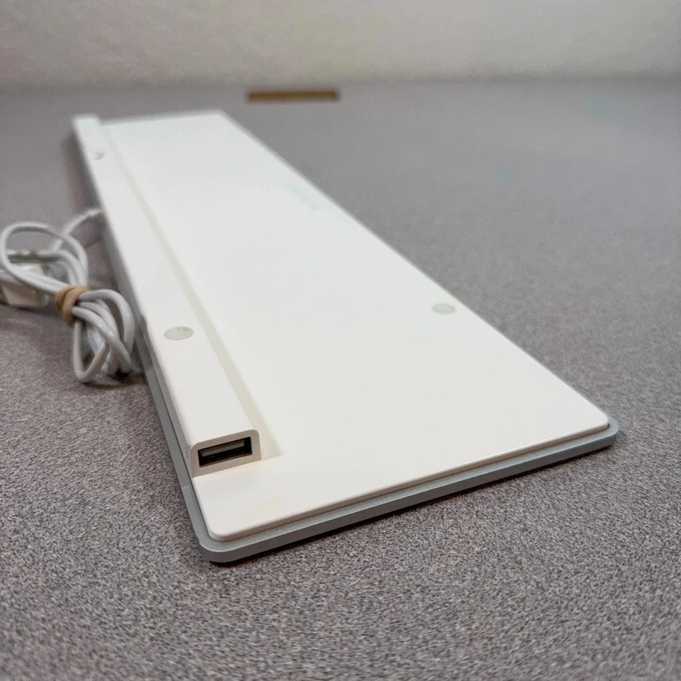 Genuine Apple A1243 Wired USB Keyboard w/ Numeric Keypad for iMac, Mac Mini - Image 3 of 4