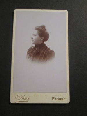 PHOTO CVD woman left profile, rat Poitiers clique