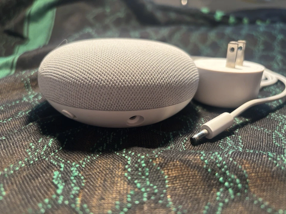 Google Home Mini Voz, Gris, Altavoz Inteligente Activado con Cable de Alimentación, Modelo H2C Foto 3 de 4