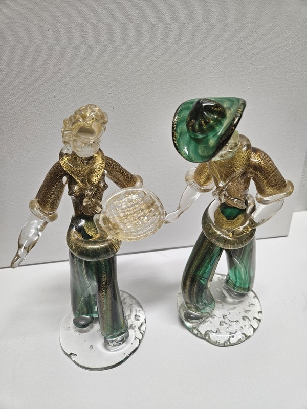 Vtg Pair Of Italian Glass Figurines Depicting A Peasant Couple