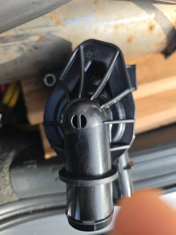 Conjunto de carcasa de termostato para Ford Fusion 2016-20 Ford Escape 2017-19 1,5 l Foto 3 de 3