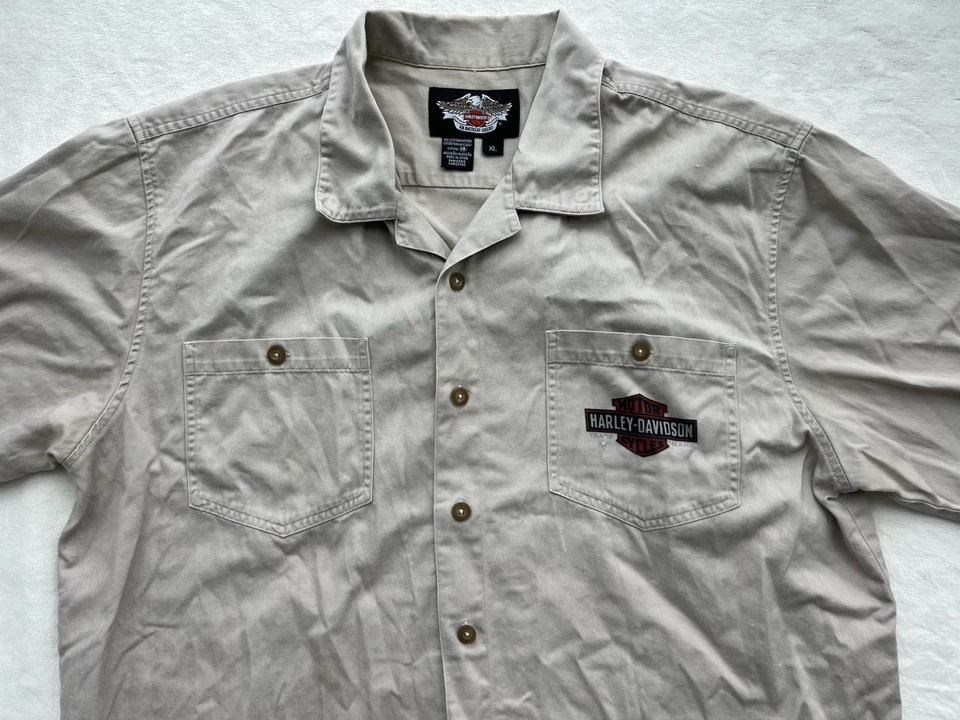 Camisa Harley Davidson Para Hombres Talla XL Manga Corta Abotonada Beige Milwaukee Oil Foto 2 de 4