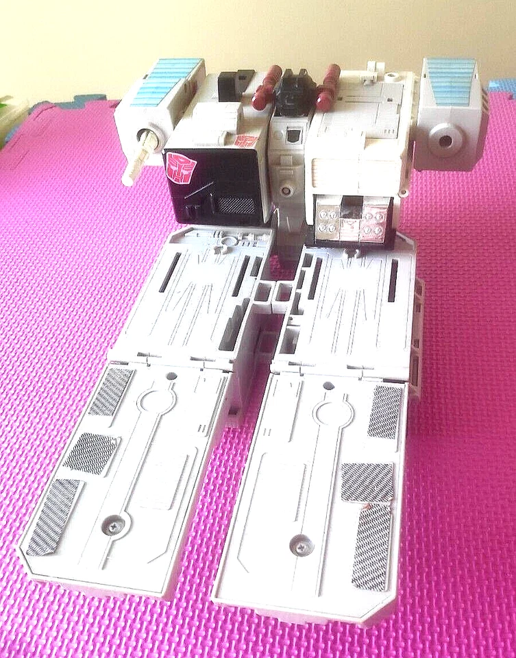 Transformers Generation 1 G1 METROPLEX 1985 Base Rubber Tires Ships WORLDWIDE - Image 2 of 4