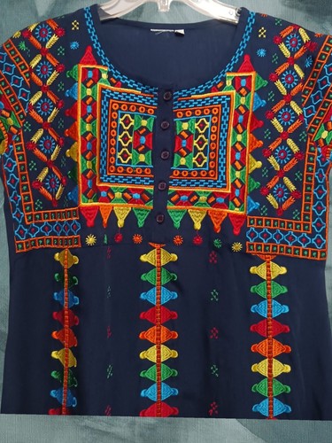Colorful Embroidered Short Sleeve Dress With Multicolor Designs Size Small - Picture 2 of 7