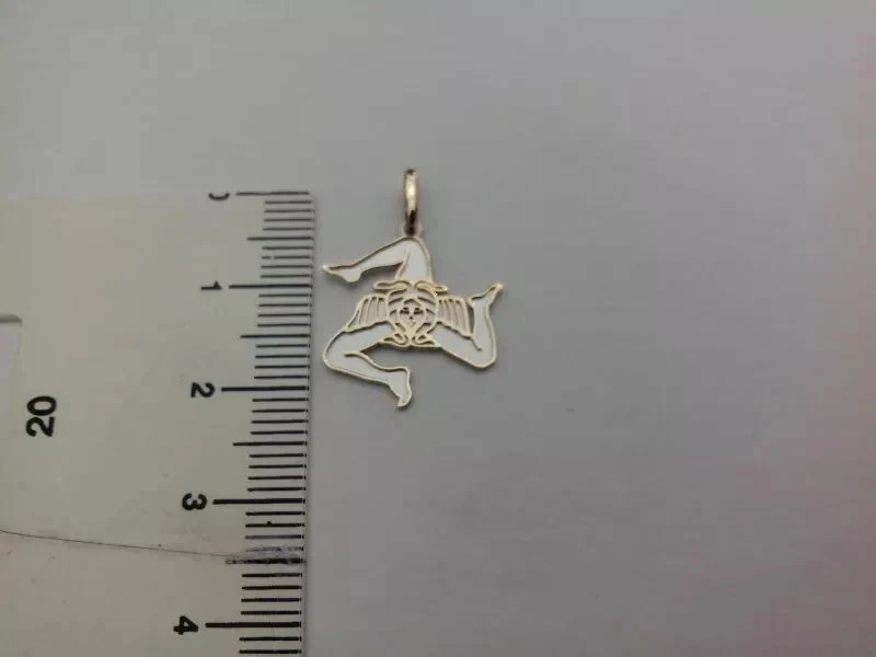 Colgante plano oro blanco amarillo 18k Trinacria Sicilia satinado y pulido, italiano Foto 4 de 4