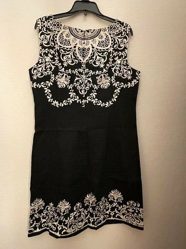 Black and White Sophisticated Dress - Picture 2 of 5