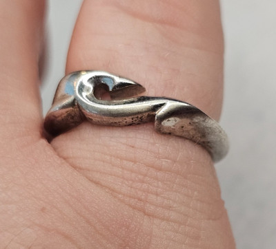 Guess Gc 925 Sterling Silver Fish Hook Ring Size 8.25 7.15g Band