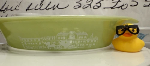 AGEE PYREX (Australia) Colonial "Horse and Cart" Divided Dish in Lime