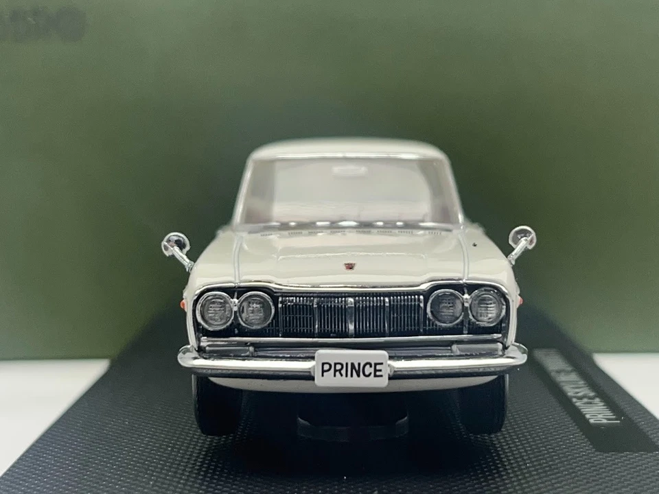 1966 Nissan Prince Skyline 2000GTB Bianco 1/43 Scala Modellino Auto EBBRO - Immagine 2 di 4