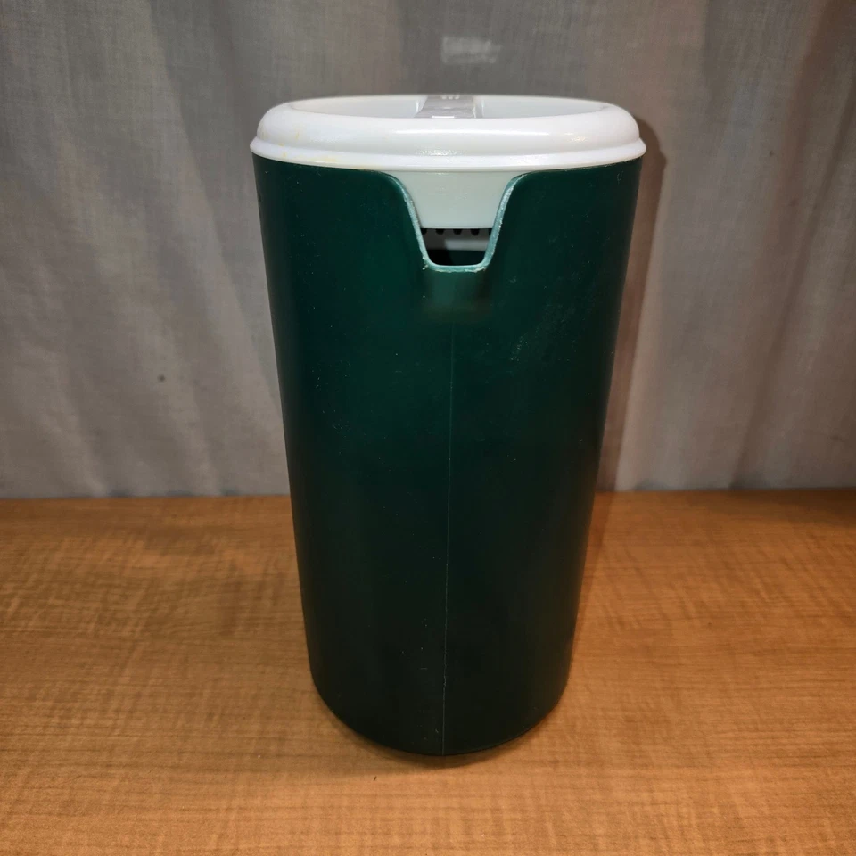 Jarra de colección Rubbermaid 2 1/4 cuartos Evergreen 2129 con tapa jugo de leche agua Foto 4 de 4