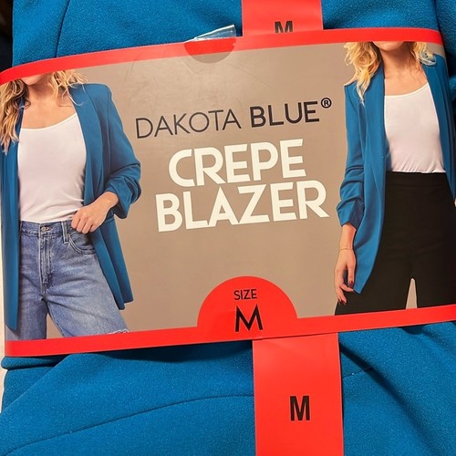NWT Dakota Blue Ladies' Crepe Ruched Sleeves Blazer - Picture 3 of 4