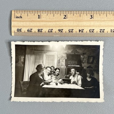 1930s Vintage Photo Family Group Early Tube Radio Set Interior Technology Found