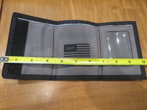 NUOVO HUF Portafoglio Uomo Shell Shock Camo Tela Tri-Fold Taglia Unica Nero/Grigio - Foto 4 di 8