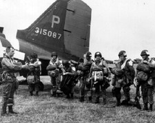 Paratroopers get final instructions for Normandy, D-Day, 8x10 WWII Photo 881