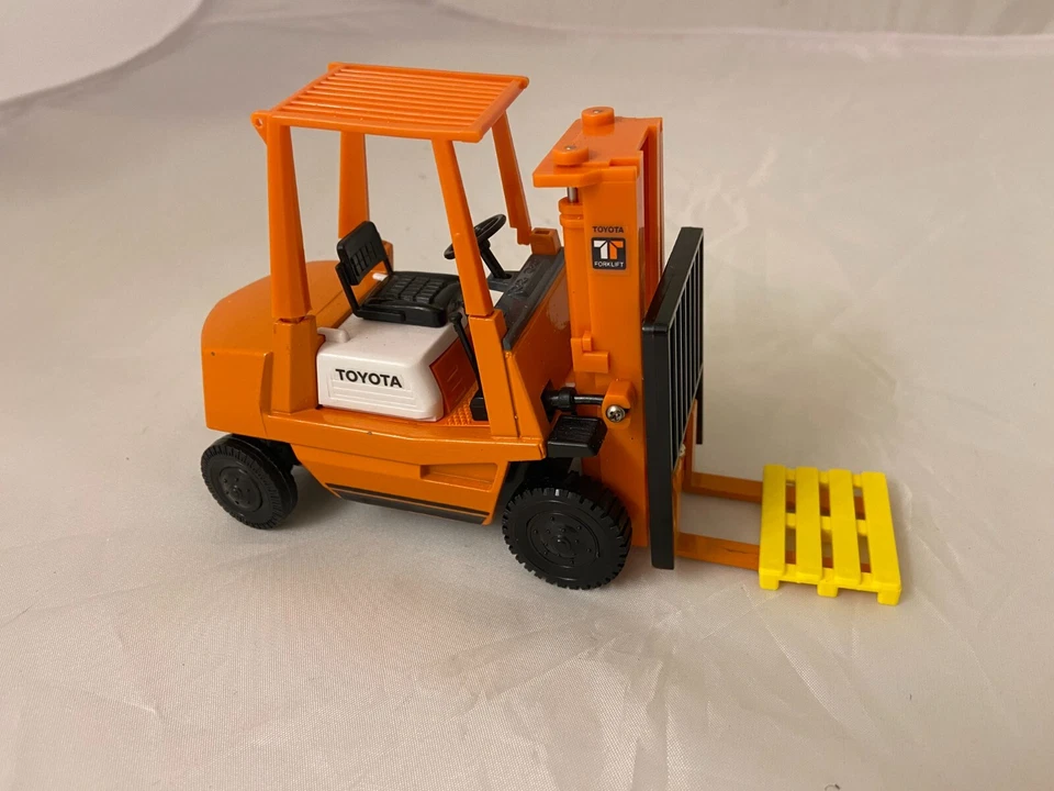 Carretilla elevadora Toyota naranja blanco diapet Foto 2 de 4