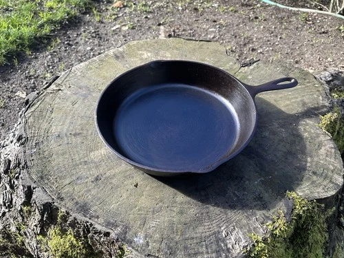 Vintage Lodge Cast Iron No 10 Skillet With 3 Notch Heat Ring