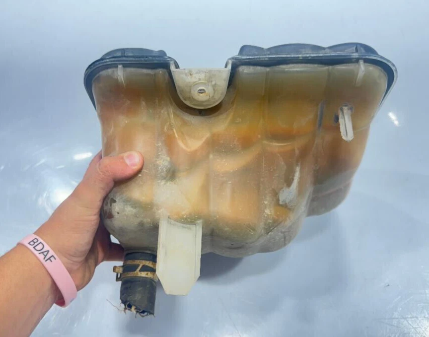 2003-2011 MERCURY GRAND MARQUIS RESERVATÓRIO DE TRANSBORDAMENTO DE LÍQUIDO DE ARREFECIMENTO P/N 3W13-8A080-AA - Imagem 4 de 4