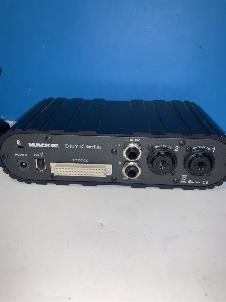 Mackie Onyx Satellite Firewire Recording Interface with ac Adapter - Image 3 of 3