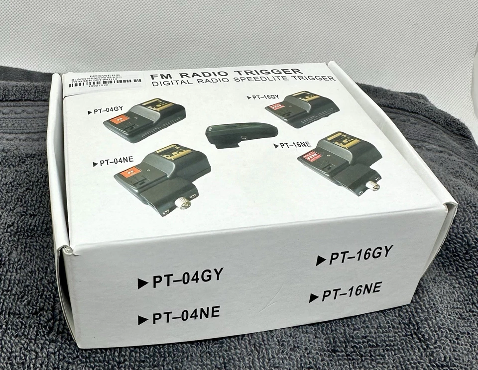 Neewer FM radio trigger digital Speedlite trigger PT-16GY #B27 - Image 3 of 4