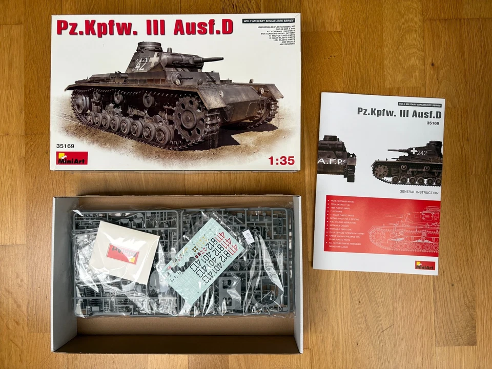 Miniart 1/35 - Pz.Kpfw.III Ausf.D (Kit 35169) - Image 2 of 2