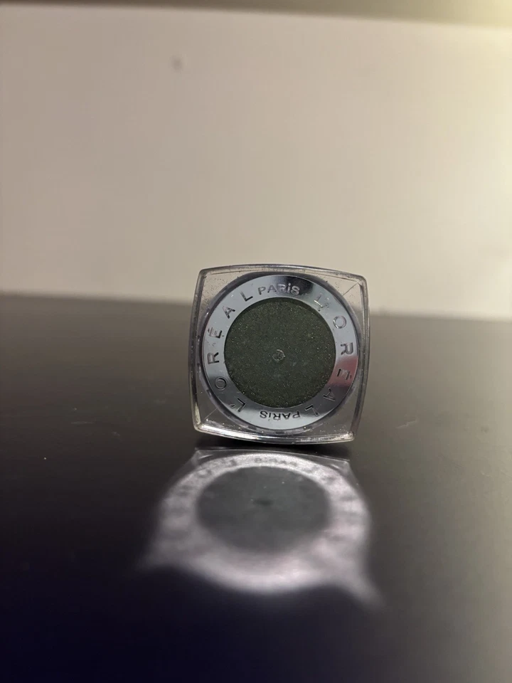 L'OREAL Paris Infallible 24 HR Eyeshadow 335 GOLDEN EMERALD - 0.12 oz. (3.4 g) - Image 3 of 3