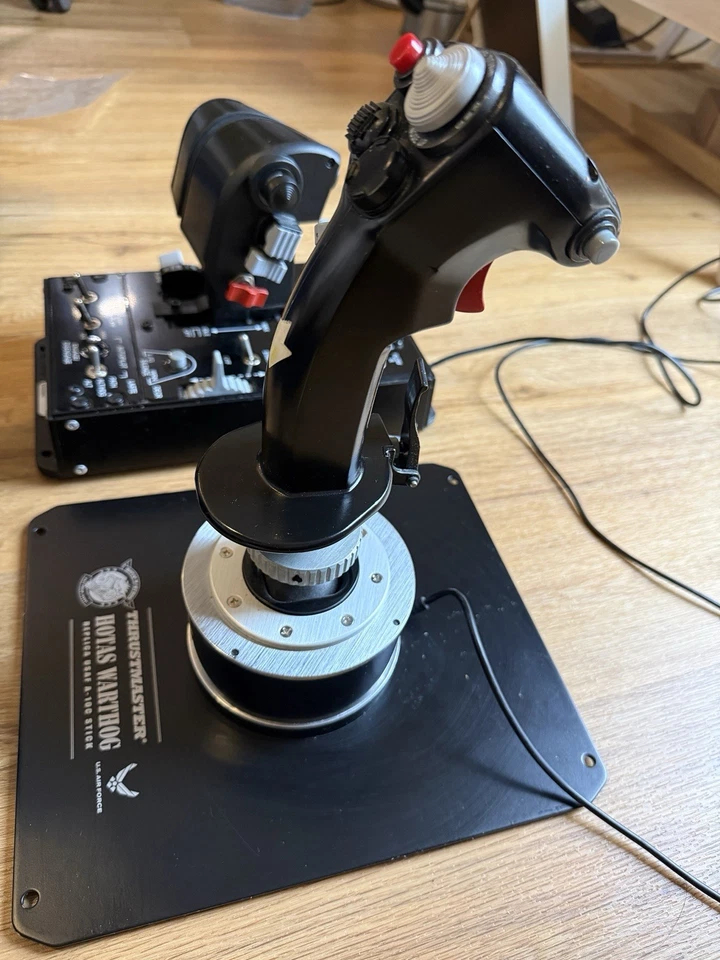Thrustmaster Hotas Warthog Flugsimulator-Joystick - Schwarz (2960720) - Bild 3 von 4