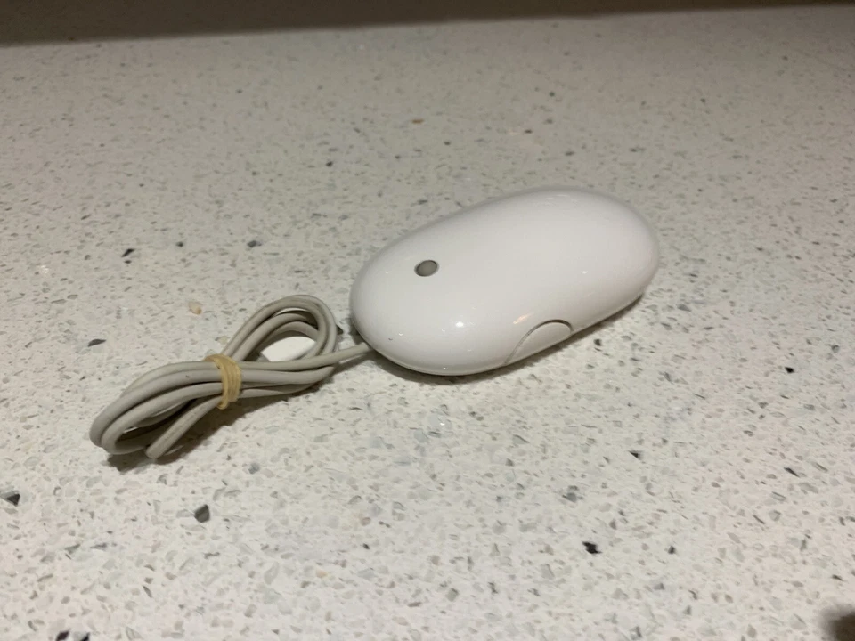 Genuine APPLE Wired USB Optical Mouse Mighty A1152 , EMC 2058 - Image 2 of 4