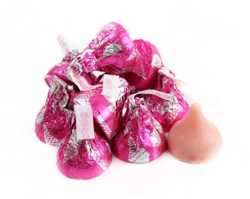 Creme e biscoitos doces cone sorvete morango HERSHEY'S Kisses (5 libras) - Imagem 3 de 4