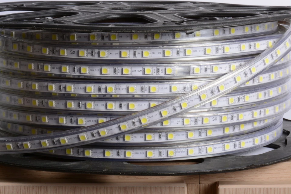 Einzelrolle 50m LED-Streifen Außenbereich 220V Warmweiß - Bild 1 von 1