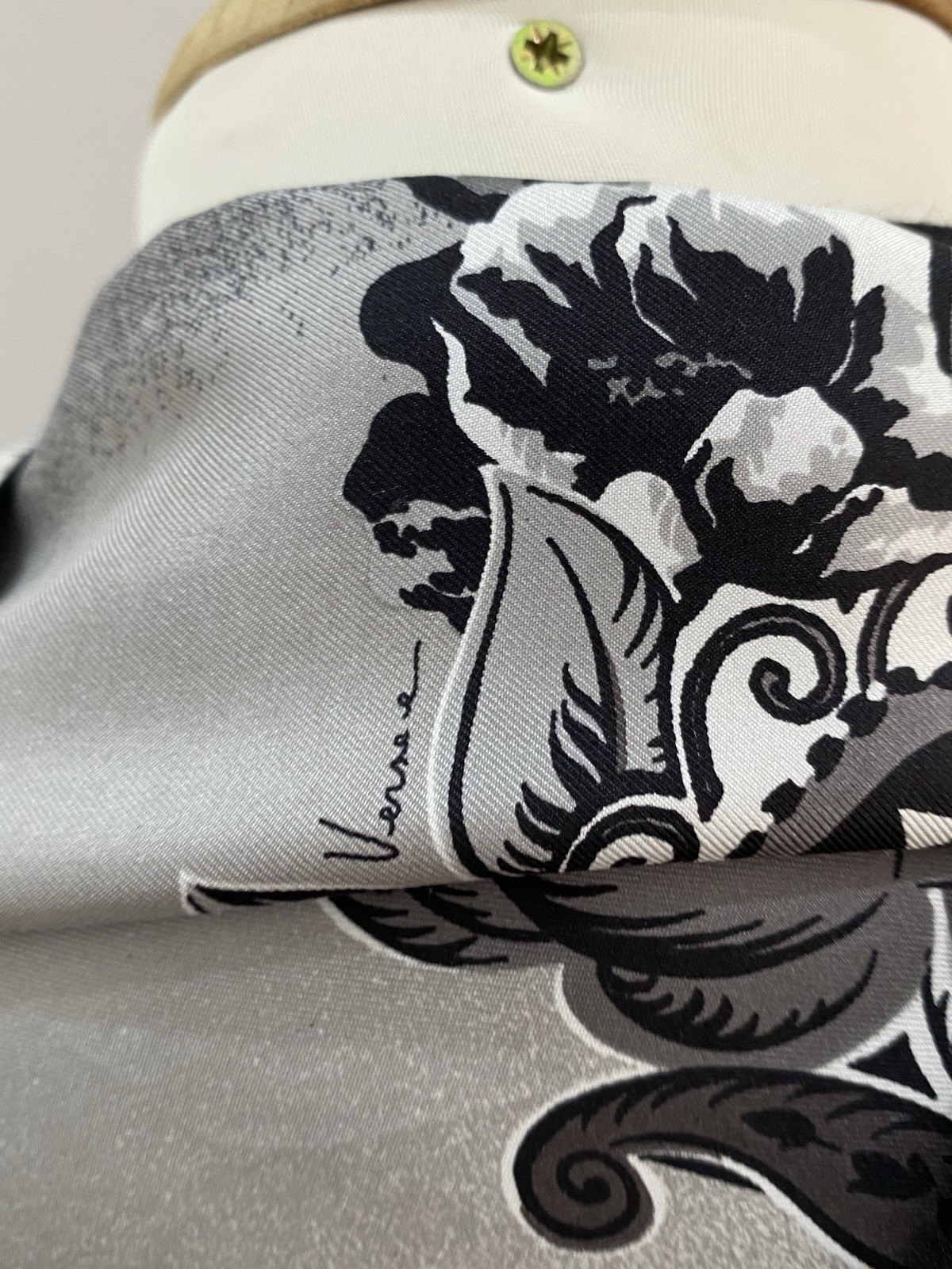 S43 Versace Rectangle Silk Multicolore Scarf 108/… - image 12