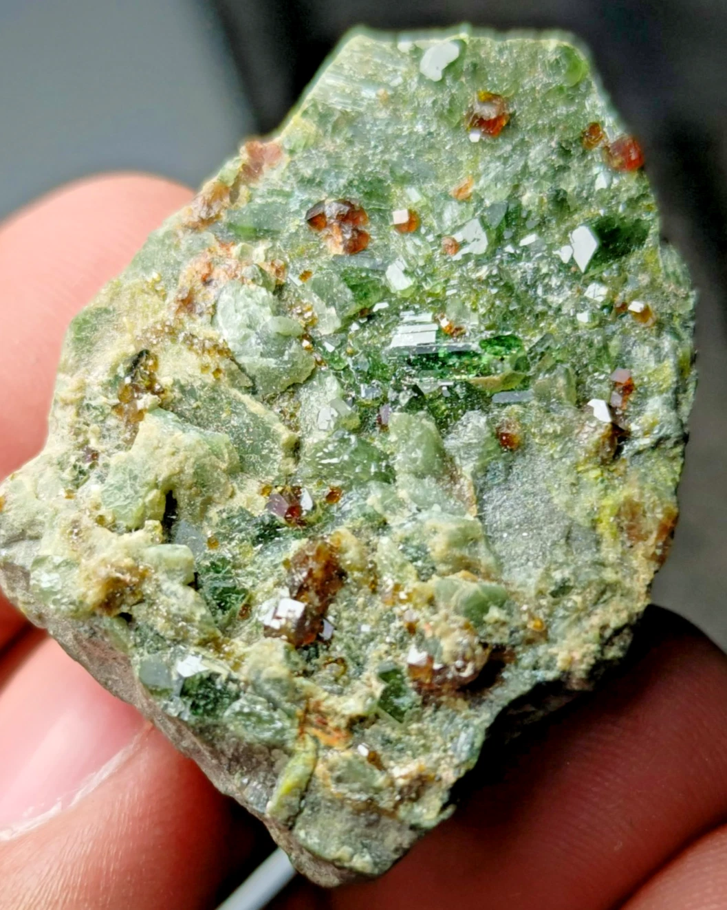 Red Garnet Crystal Specimen — 138 ct, Pakistan (Skardu)