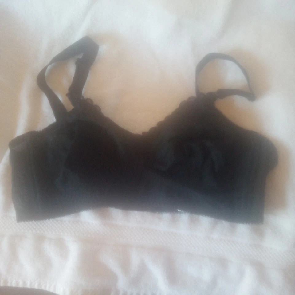 Berlei Woman's Black Lacy Bra Size 36B New - Image 4 of 4