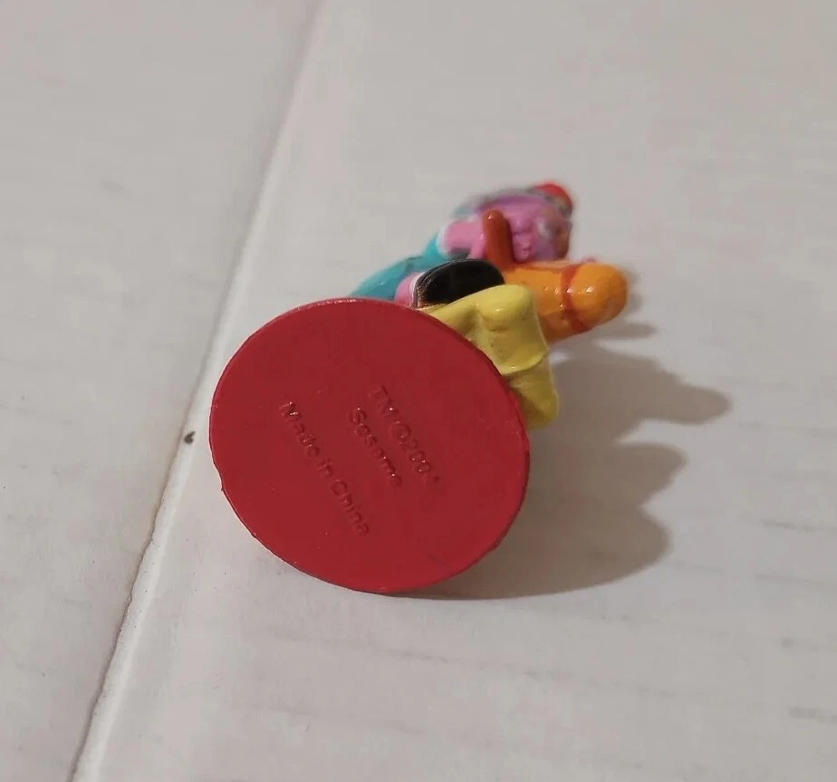 Sesame Street Red Knight PRAIRIE DAWN 35th Anniversary Chess Set Token - Image 4 of 4