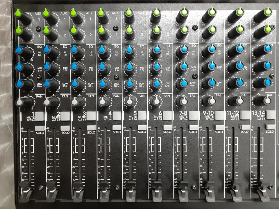 Mackie ONYX 1402VLZ4 TESTED 14-channel Compact Analog Low-Noise Mixer 6 Preamps - Image 3 of 4