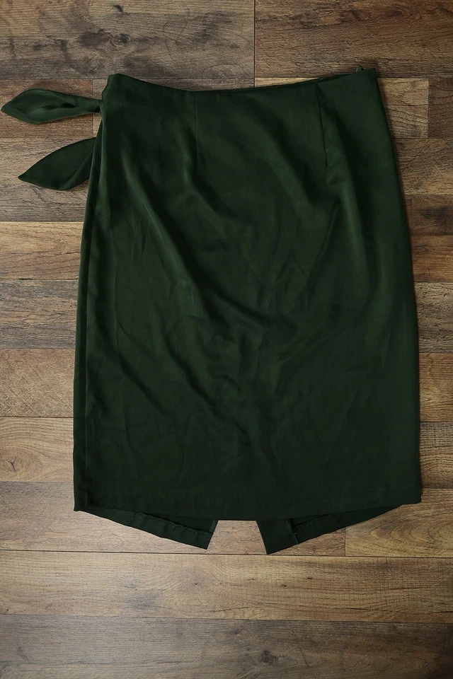 Alex Marie Women’s 6. Emerald Green Mid Side Tie Sateen Skirt - Image 2 of 4