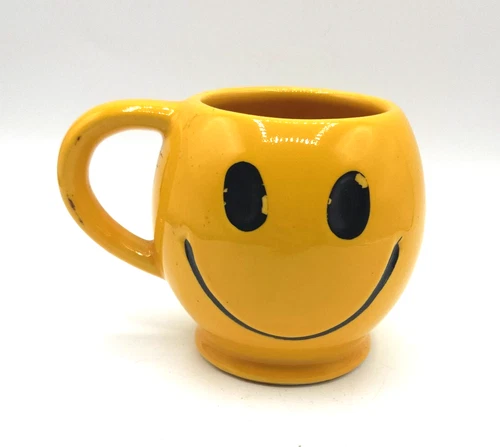 Vintage 1970’s McCoy Art Pottery Ceramic Yellow Smiley Happy Face Mug Coffee Cup