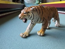 Safari Ltd ORANGE ROARING TIGER Adult Wildlife Figure 2006 Big Cat Figurine Toy