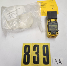 NEW Turck BI15-CP40-VP4X2 /S100 / Bi15CP40VP4X2S100 Proximity Switch