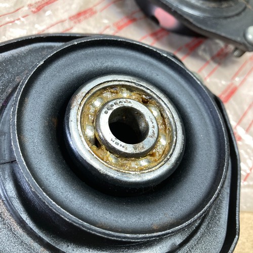 Front Strut Mount RH LH 48603-12010 48609-12100 Toyota Corolla AE70 AE86 KE70 - Picture 4 of 9