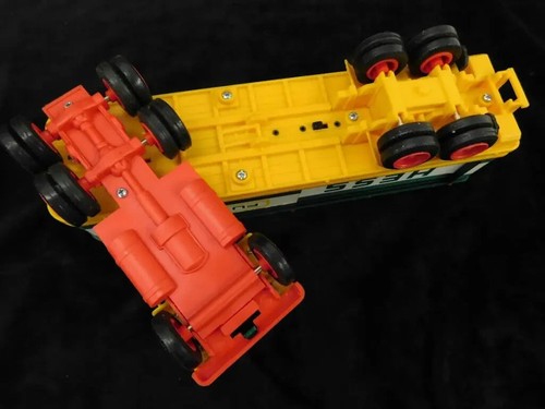 1976 Hess Toy Truck with Original Box and 3 Oil Barrels! - Picture 12 of 13