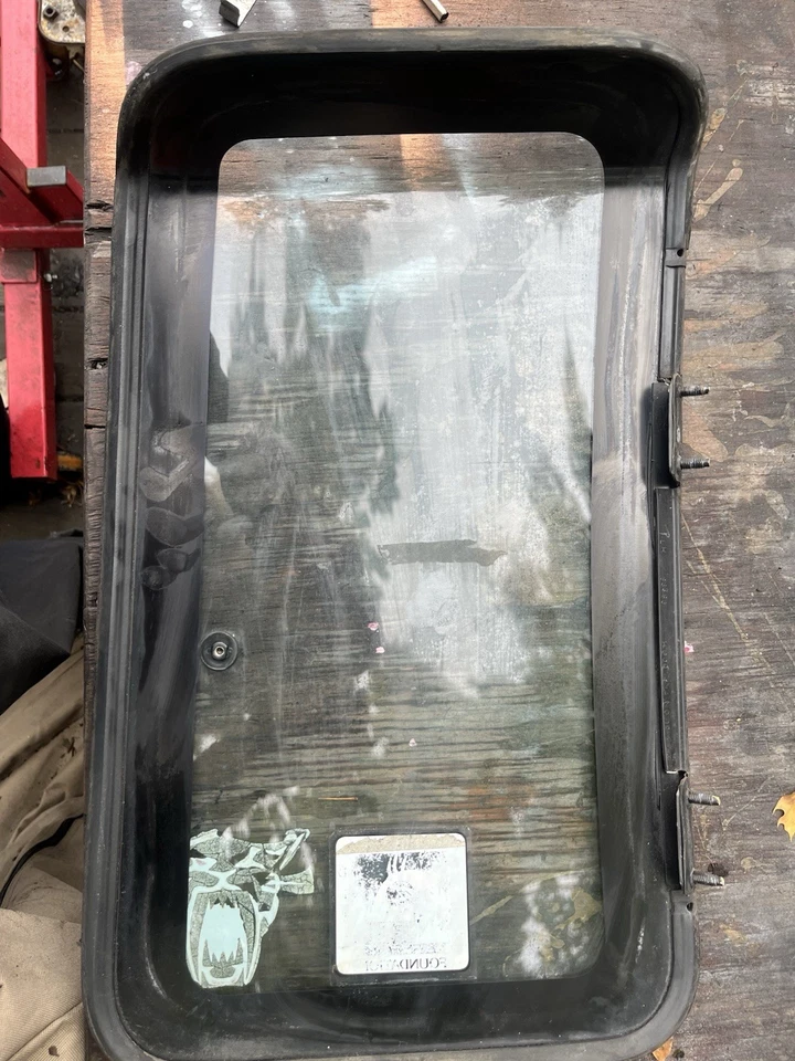 1986-1997 Nissan D21 Pickup OEM Left Driver Quarter Glass/window w/ seal - Image 2 of 3