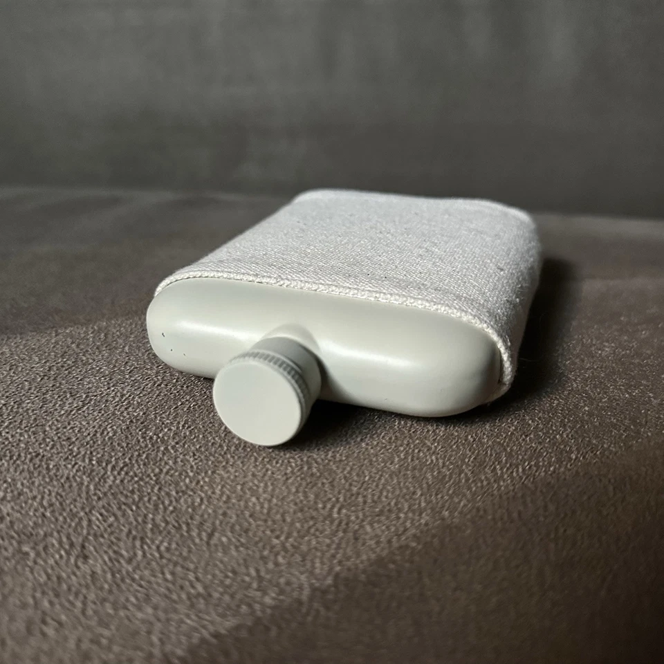 🌿Izola Flask w/ Canvas Carrier - Ice Gray & Cream🌿 - Image 3 of 4