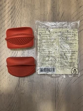 THE PAMPERED CHEF Retired (2013) Microwave Grips Set Of 2 RED.