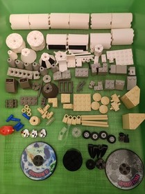 LEGO Discovery: Saturn v Moon Mission (7468) 99.5% complete just missing Sticker