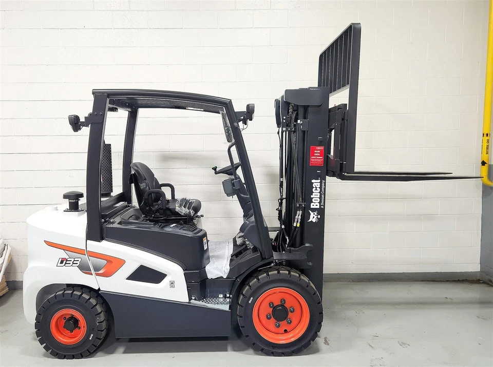 Carretilla elevadora Bobcat D33S-9 2025 6.500 lb triple + neumáticos ss 4 vías nueva Foto 3 de 4