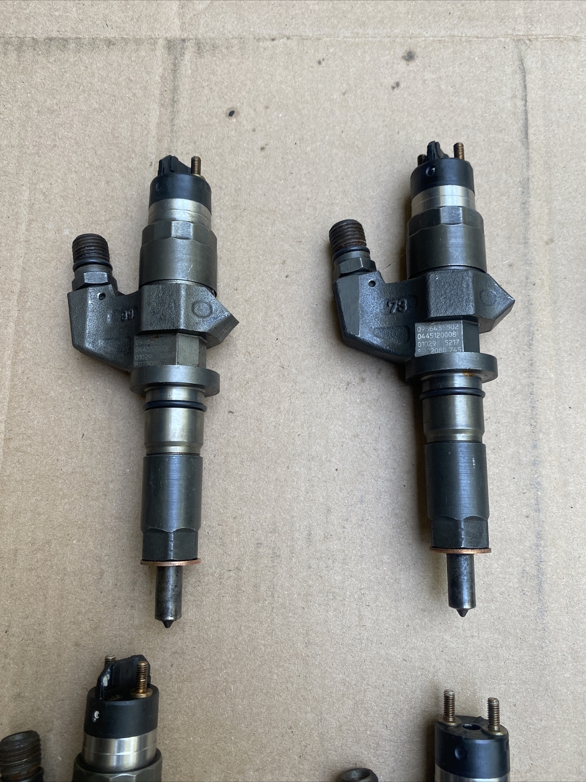 20012004 Chevy / GM Duramax 6.6L Set of 8 Bosch LB7 Injectors Used